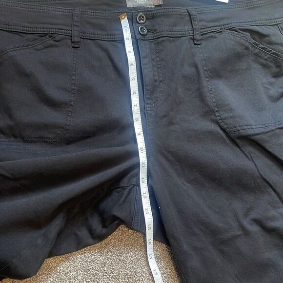 NWT Torrid Feel The Fit Black Twill Aviator Crop Pants, Plus Size 26 NEW - Picture 14 of 15